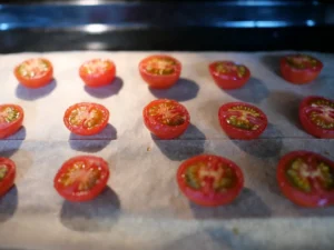 セミドライにしたプチトマトの塩麹漬け プチトマト セミドライ オーブンで乾かす