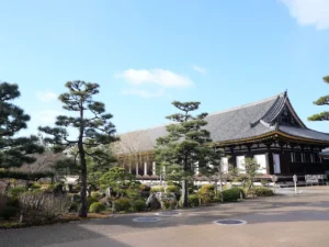 京都ひとり旅 美と食を慈しむ街歩き 蓮華王院 三十三間堂 朝