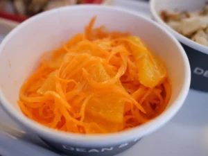 京都ひとり旅 美と食を慈しむ街歩き ディーンアンドデルーカ 京都 烏丸通 DEAN & DELUCA 惣菜 人参 柑橘 ラペ