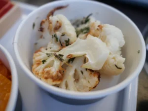 京都ひとり旅 美と食を慈しむ街歩き ディーンアンドデルーカ 京都 烏丸通 DEAN & DELUCA 惣菜 カリフラワー