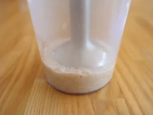 蒸し大豆　手作り豆乳　　豆乳の作り方　蒸した大豆と白湯をブレンダーで撹拌