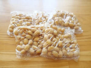 蒸し大豆　保存　少量ずつラップに包む